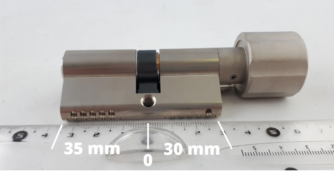 Changement d'un barillet de porte d'entrée en PVC